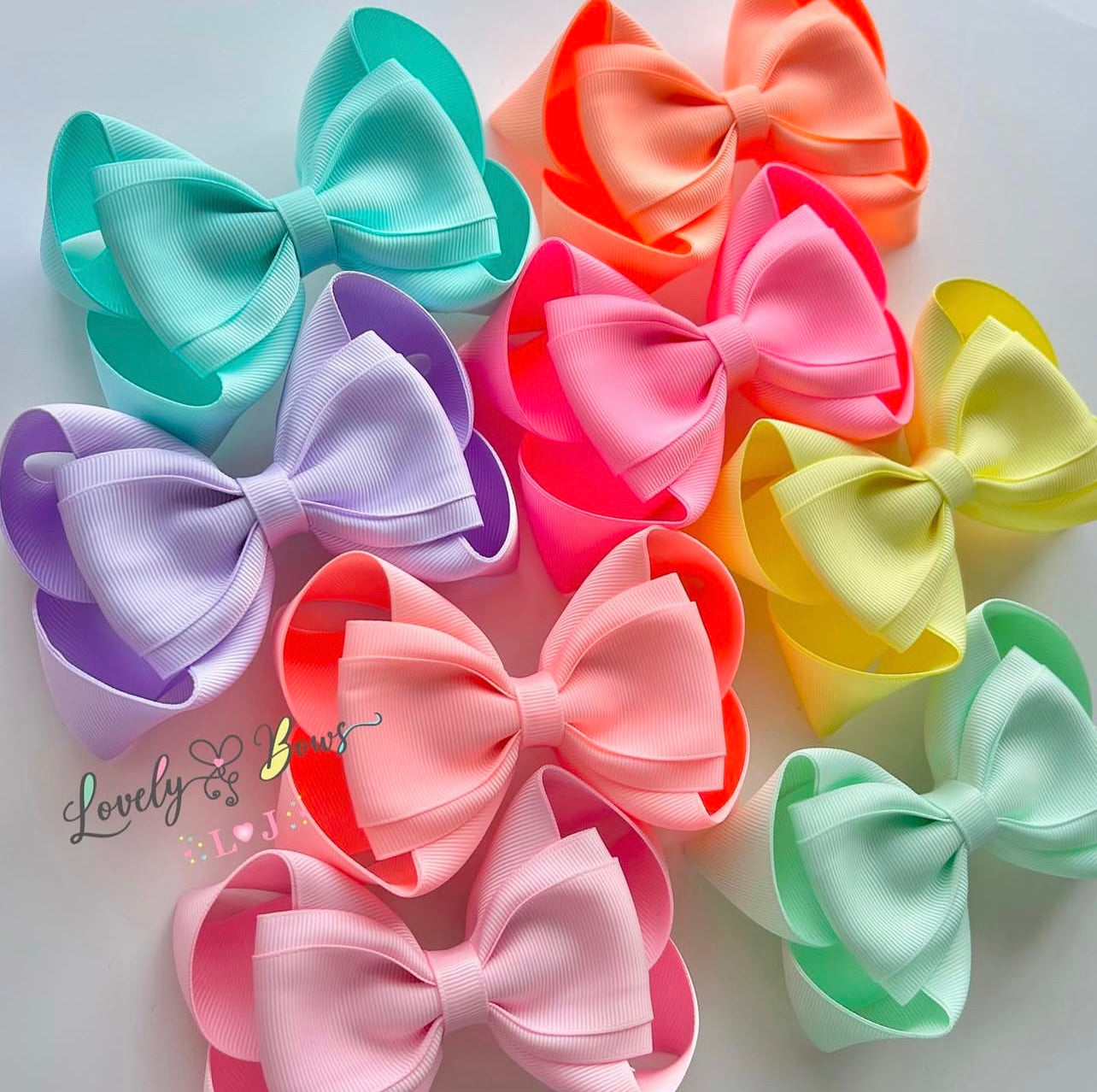 Classic hair bow