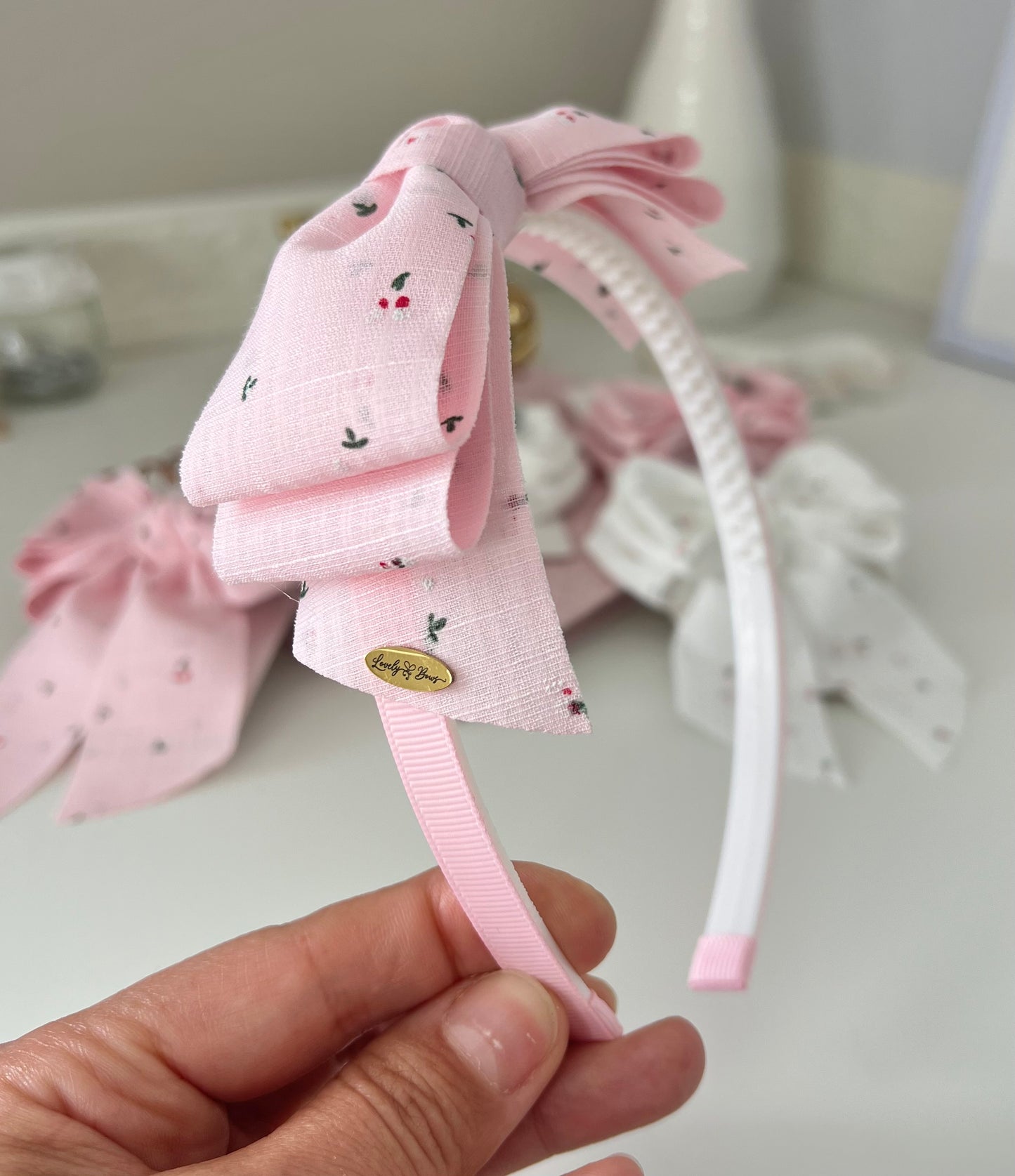 Tiara linen flower