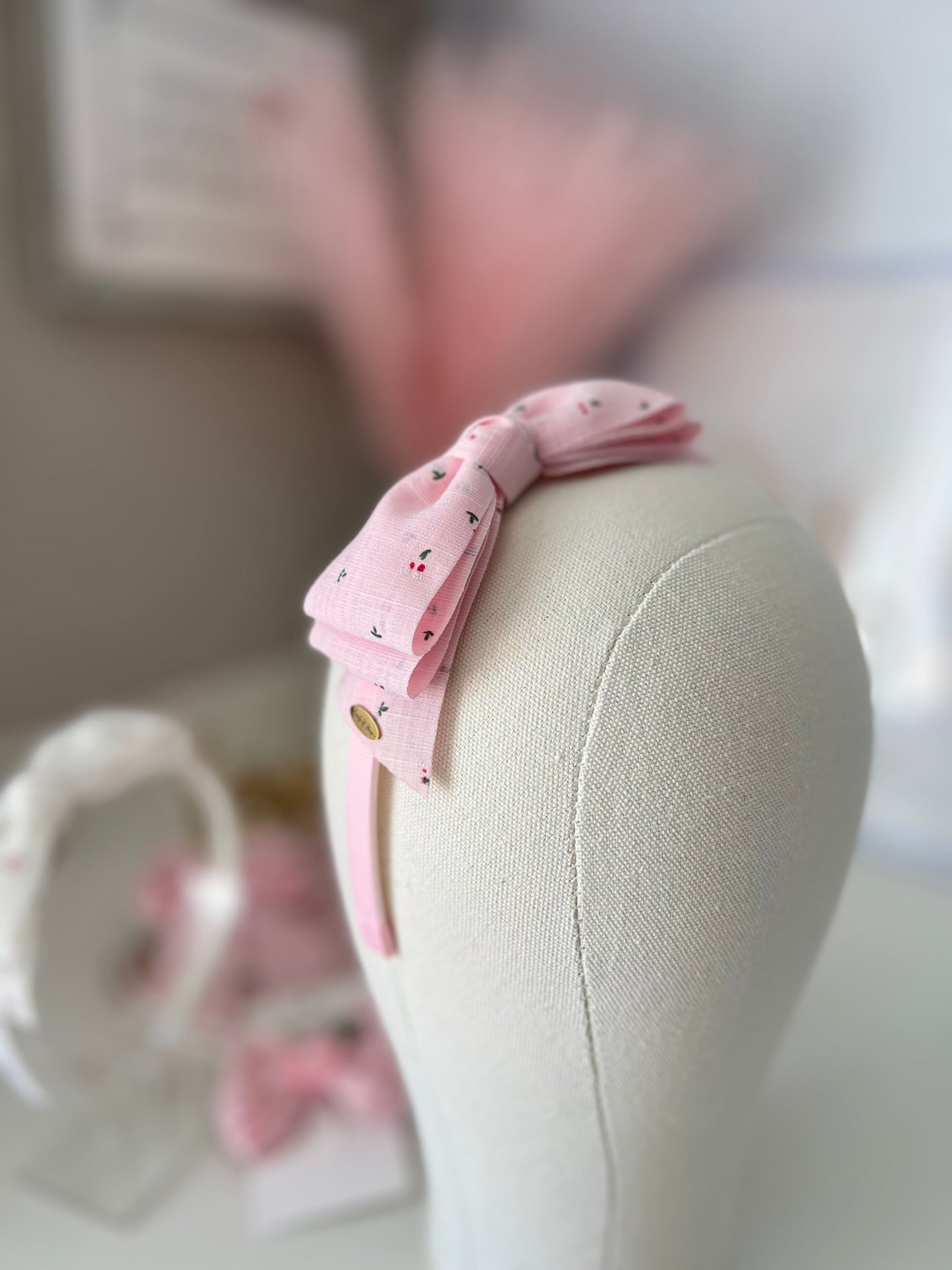 Tiara linen flower