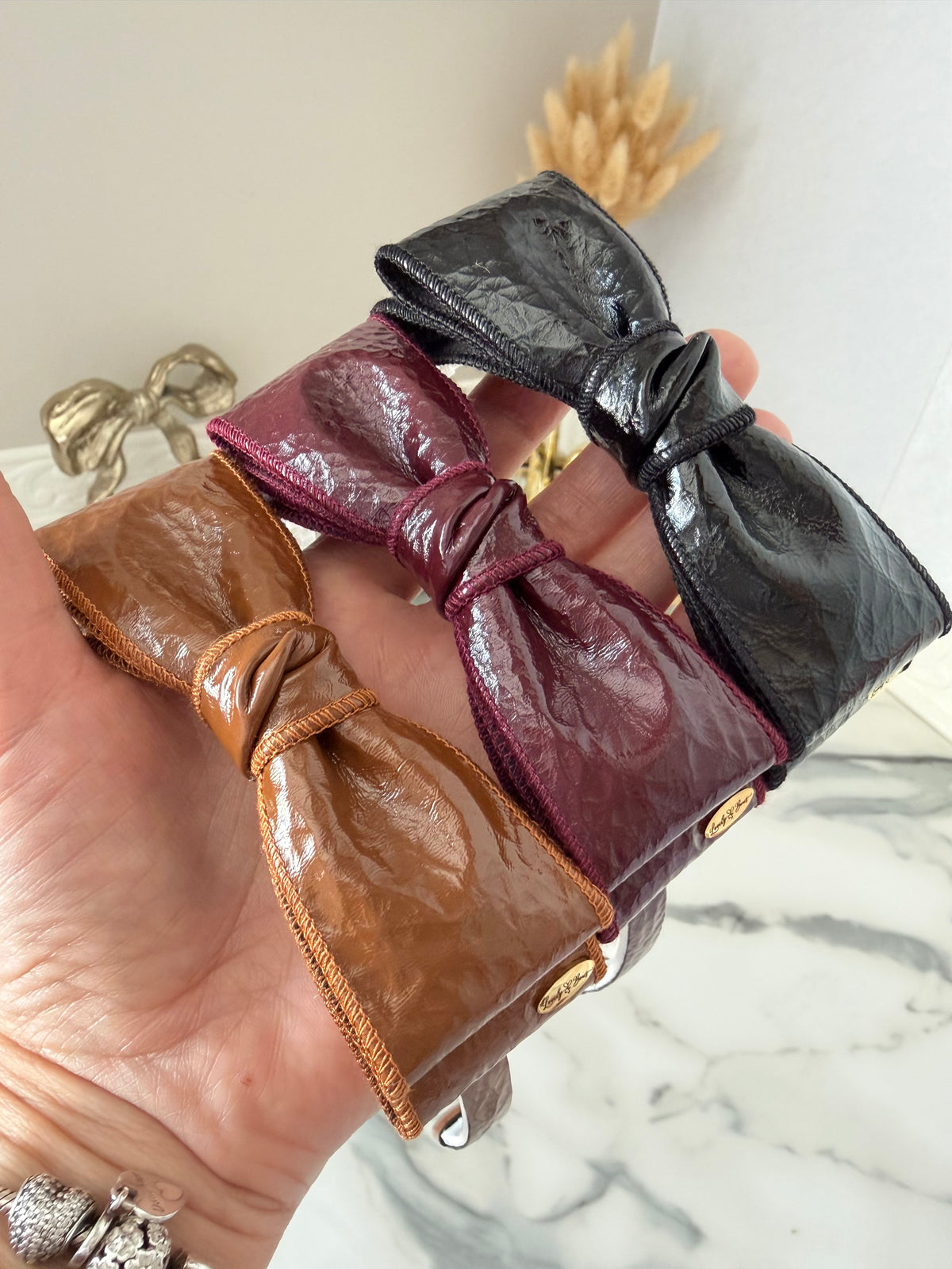 Tiara leather