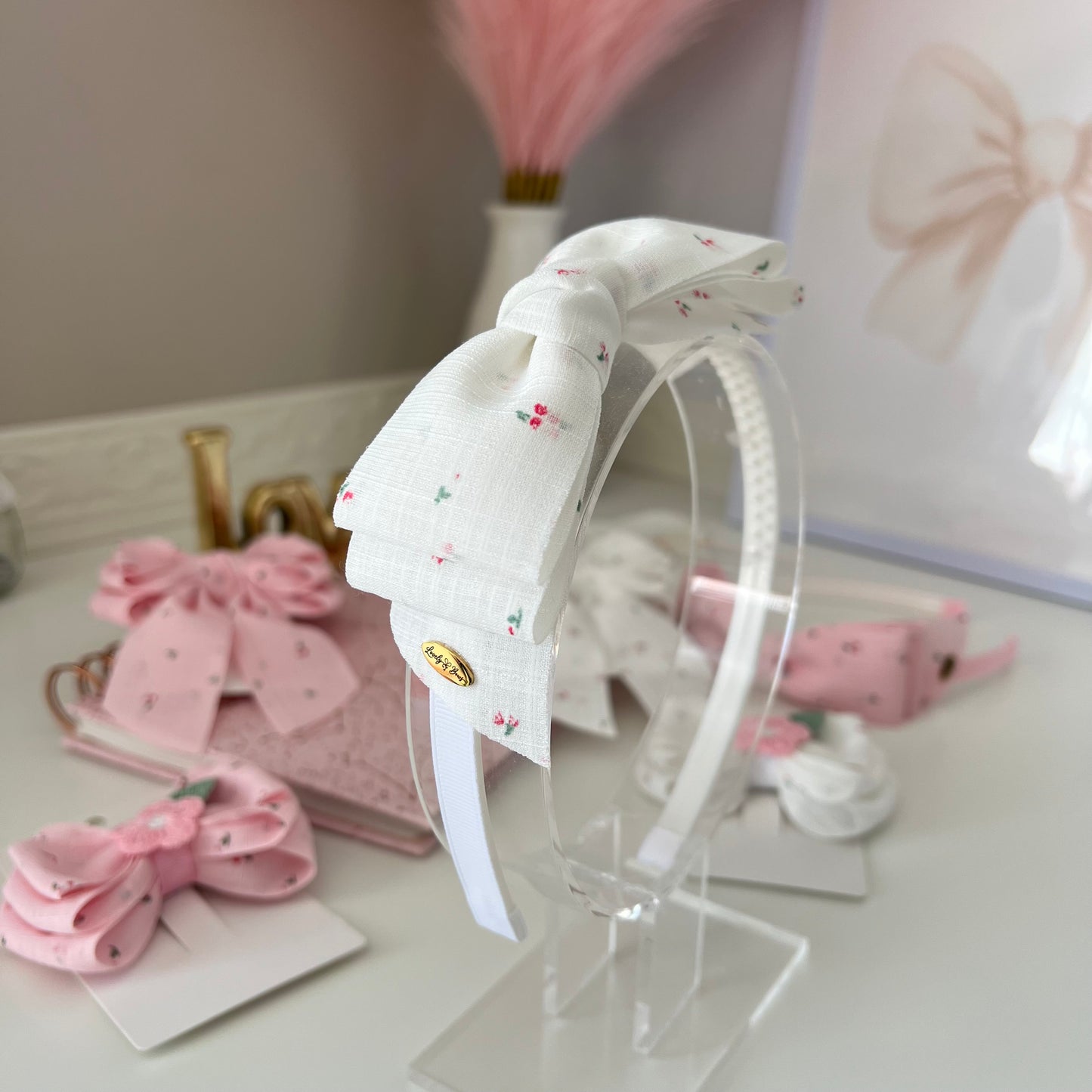 Tiara linen flower