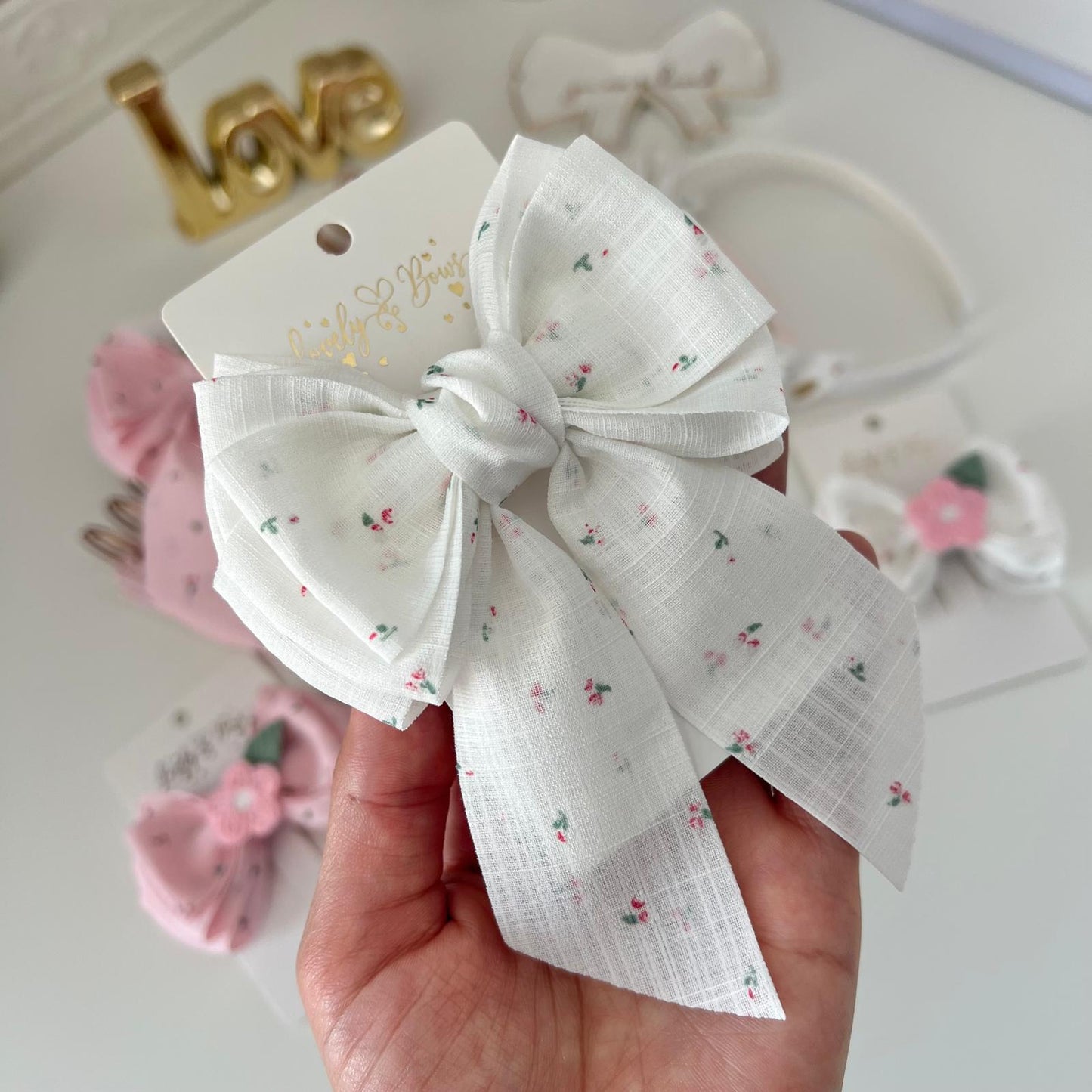 Linen bow flower
