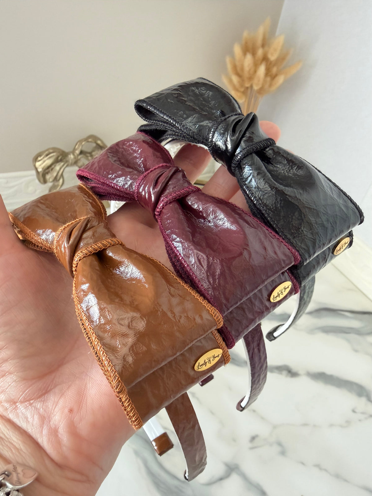 Tiara leather