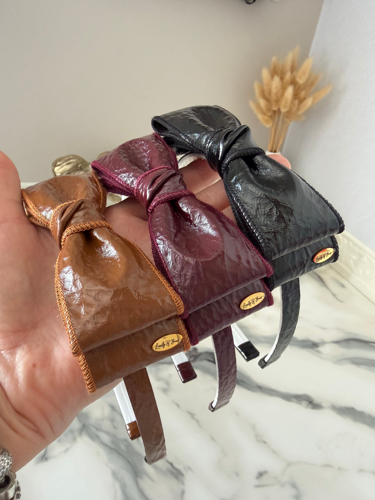 Tiara leather
