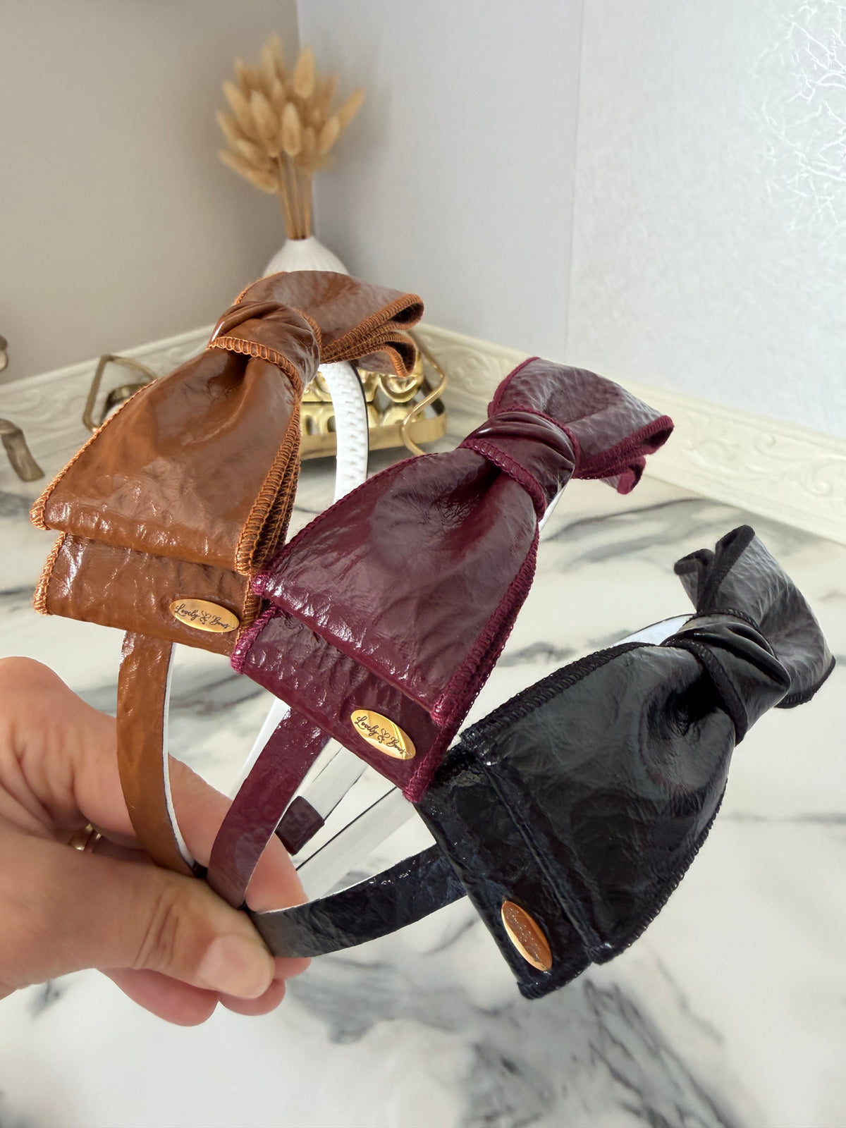 Tiara leather