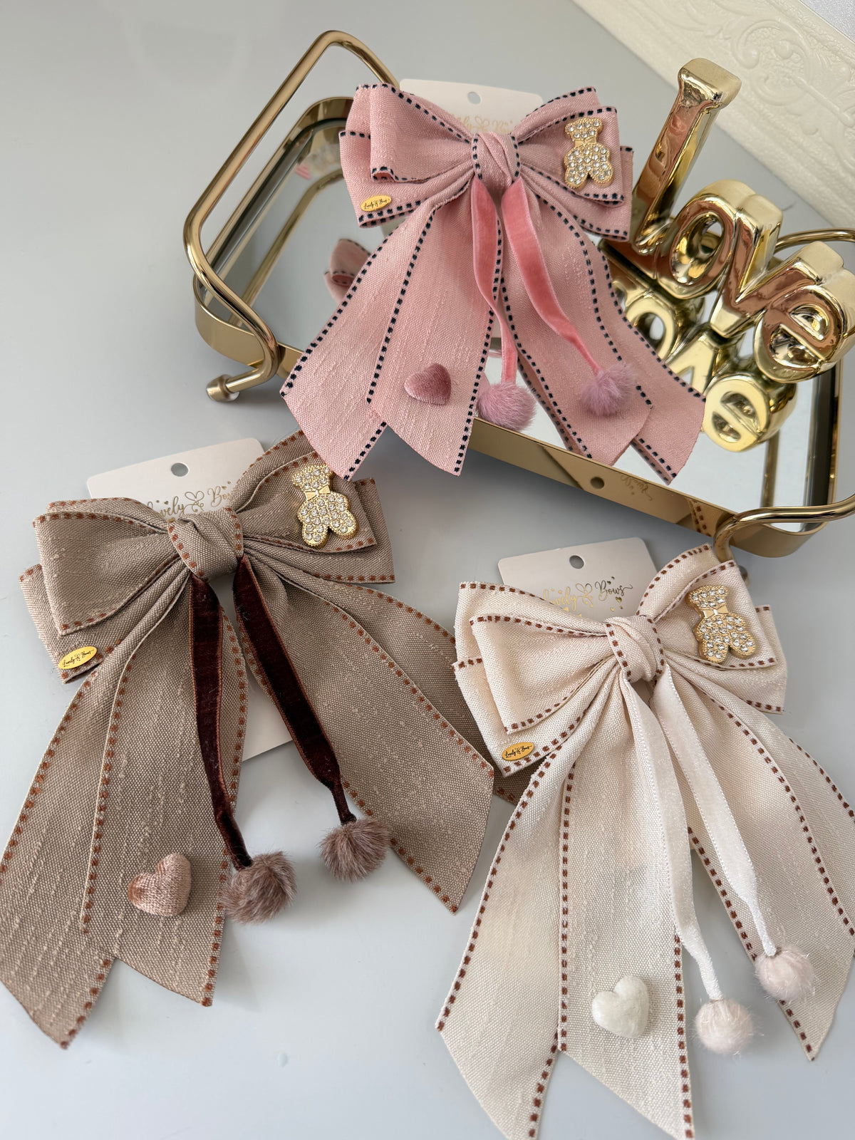 Bear love bows